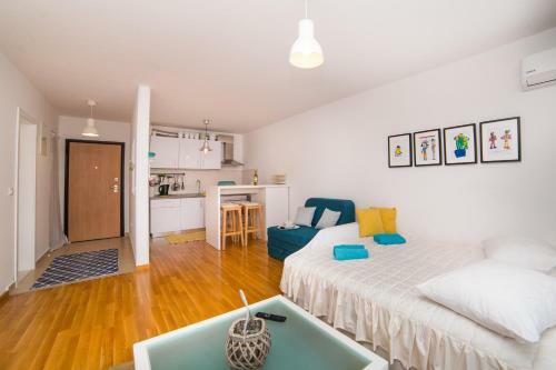 Studio Apartment Blue Sun