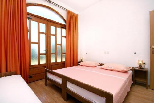 Apartments With A Parking Space Makarska - 6768