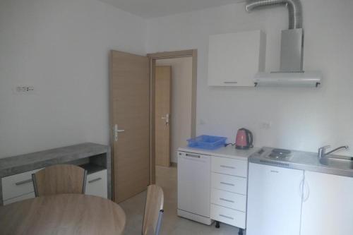 Apartments With Wifi Makarska - 14560