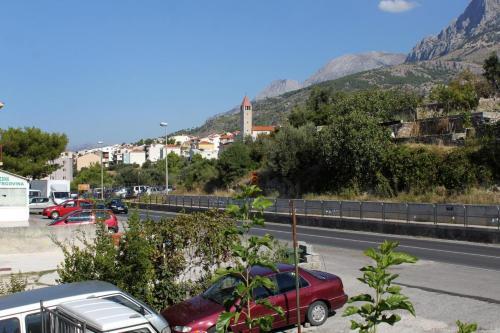 Hostal Apartments And Rooms With Parking Space Makarska - 9128