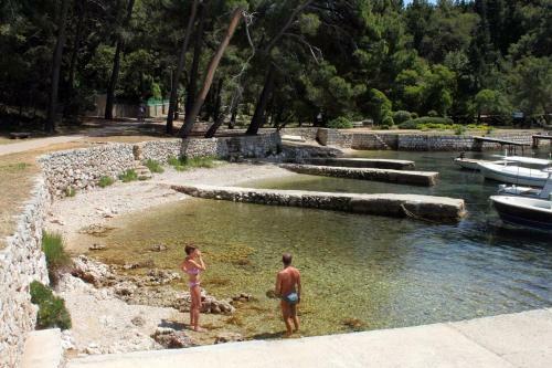 Apartments With A Parking Space Mali Losinj (losinj) - 15858