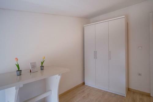 Apartments With A Parking Space Mali Losinj (losinj) - 16019