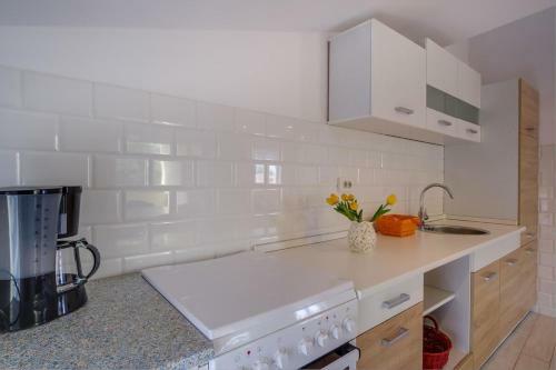 Apartments With A Parking Space Mali Losinj (losinj) - 16019