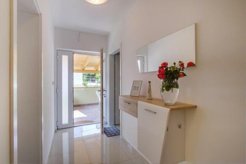 Apartments With A Parking Space Mali Losinj (losinj) - 16019