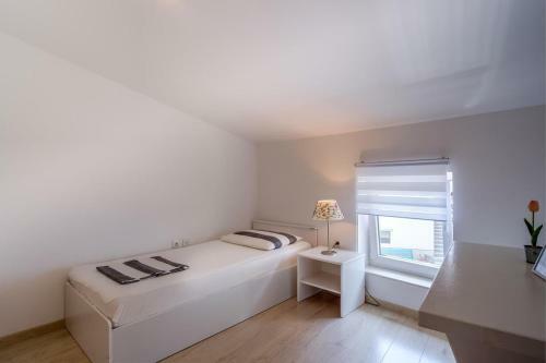 Apartments With A Parking Space Mali Losinj (losinj) - 16019