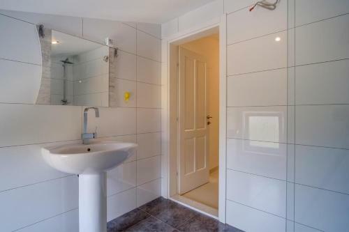 Apartments With A Parking Space Mali Losinj (losinj) - 16019