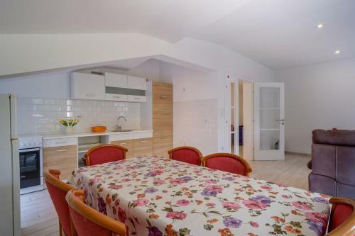 Apartments With A Parking Space Mali Losinj (losinj) - 16019