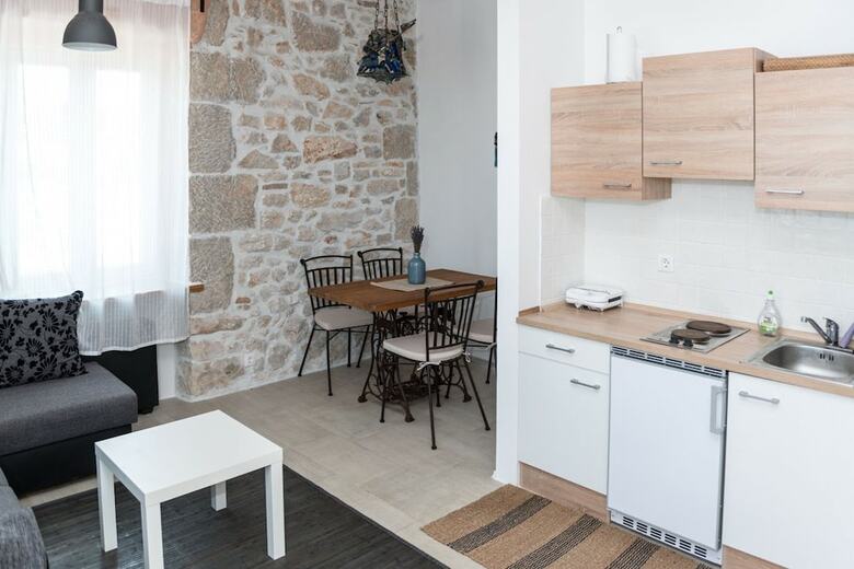 Hostal The House