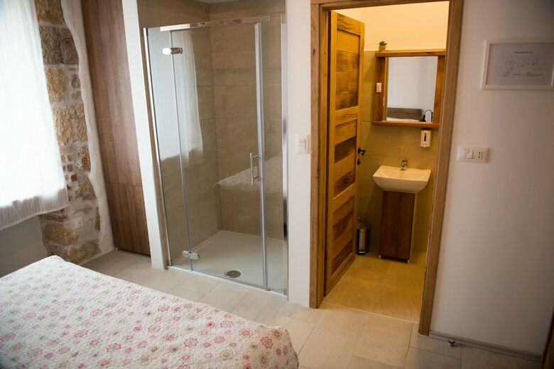 Hostal The House