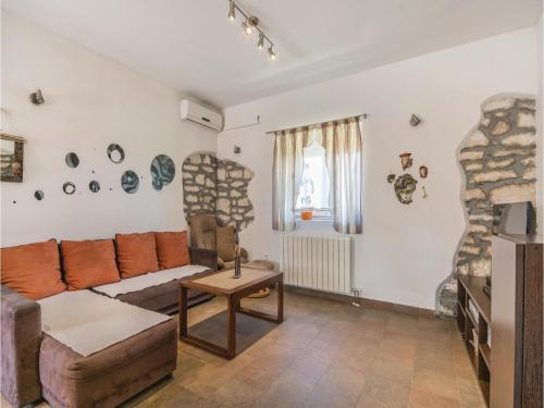 Three-bedroom Apartment In Marcana