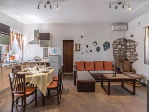 Three-bedroom Apartment In Marcana