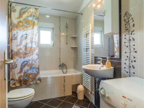 Three-bedroom Apartment In Marcana