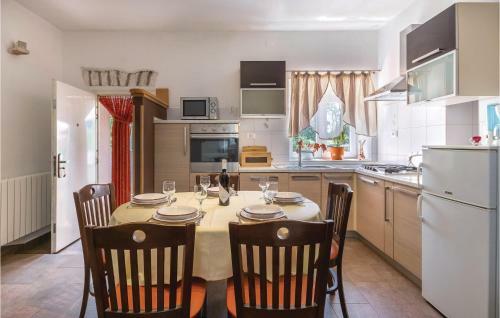 Three-bedroom Apartment In Marcana