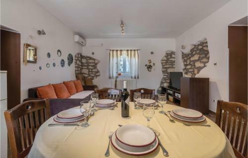 Three-bedroom Apartment In Marcana