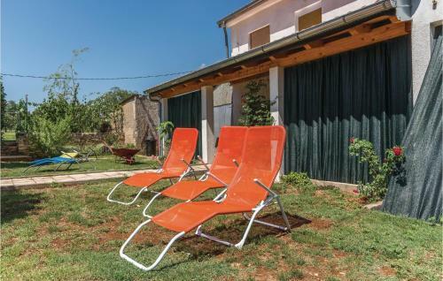 Three-bedroom Apartment In Marcana