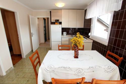 Apartments By The Sea Vinisce (trogir) - 11856