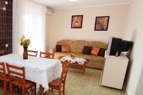 Apartments By The Sea Vinisce (trogir) - 11856
