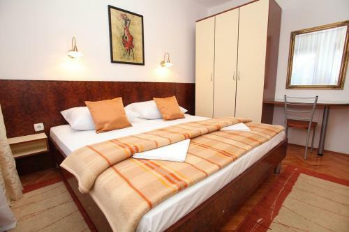 Apartments By The Sea Vinisce (trogir) - 11856
