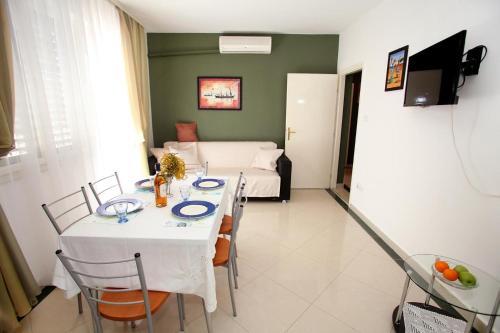 Apartments By The Sea Vinisce (trogir) - 11856