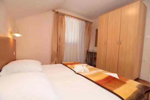 Apartments By The Sea Vinisce (trogir) - 11856