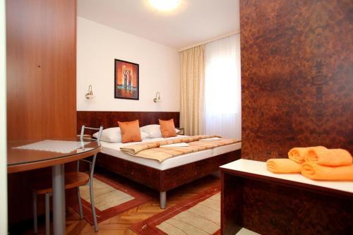 Apartments By The Sea Vinisce (trogir) - 11856