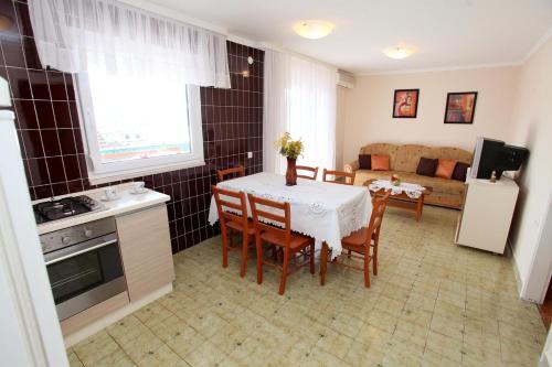 Apartments By The Sea Vinisce (trogir) - 11856