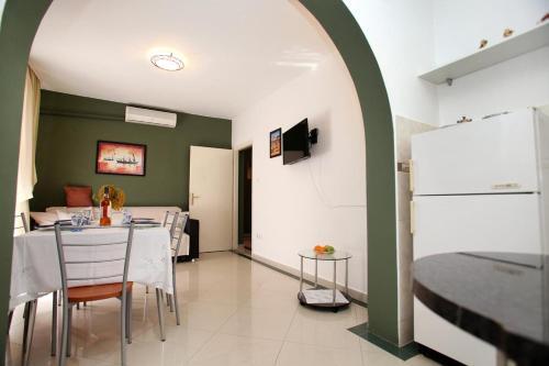 Apartments By The Sea Vinisce (trogir) - 11856