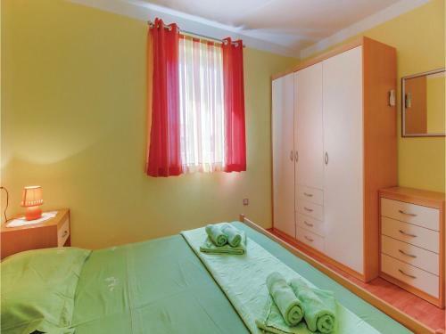 Two-bedroom Apartment In Martinscica