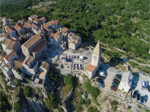 Two-bedroom Apartment In Martinscica