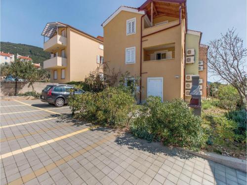 Two-bedroom Apartment In Martinscica