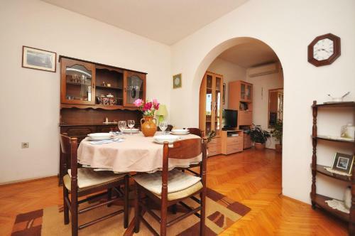 Hostal Apartments And Room Jadranka