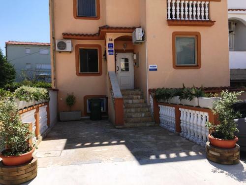 Hostal Friendly People's Guest House