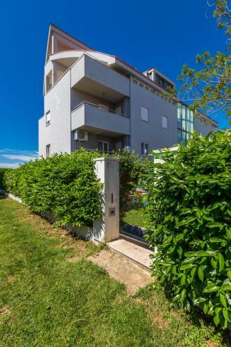 Adriano 2br Apartment With Terrace