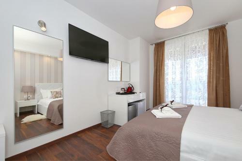 Hostal Lipotica Luxury Accommodation