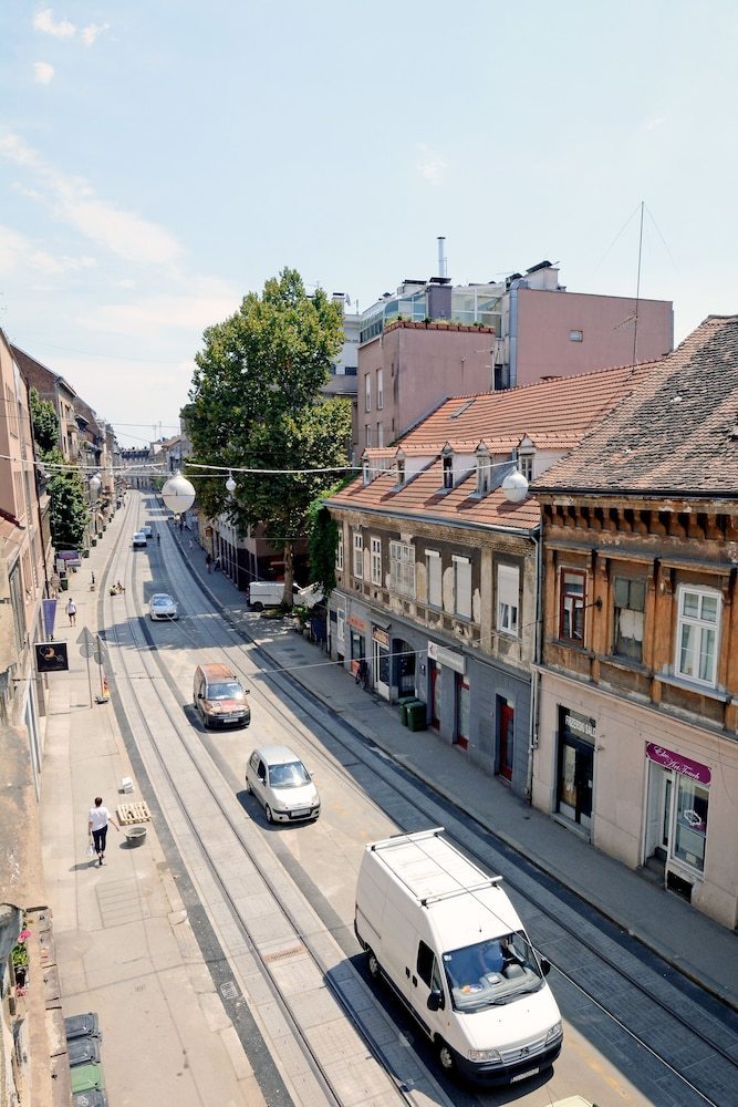 Hostal Virtus Apartments And Rooms
