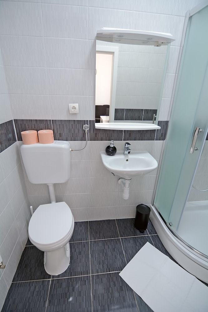 Hostal Virtus Apartments And Rooms