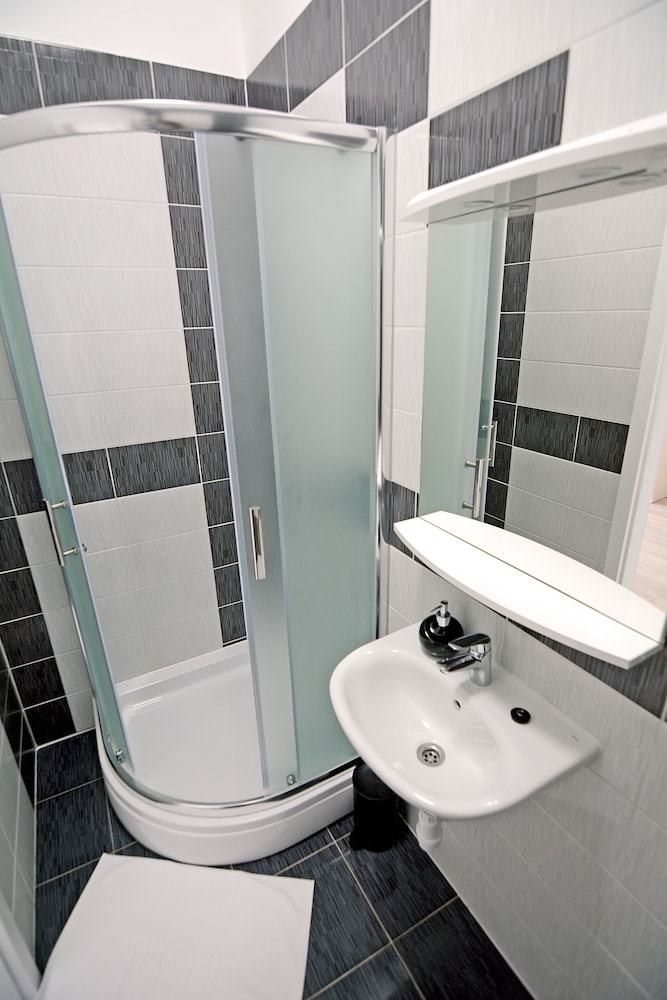 Hostal Virtus Apartments And Rooms