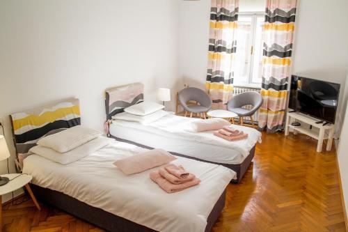 Hostal Main Square Room