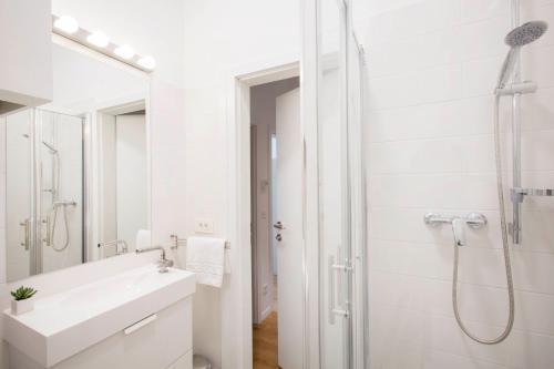 Class Apartment
