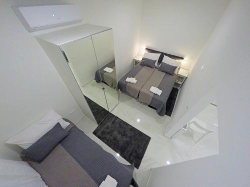 Apartments Mirror