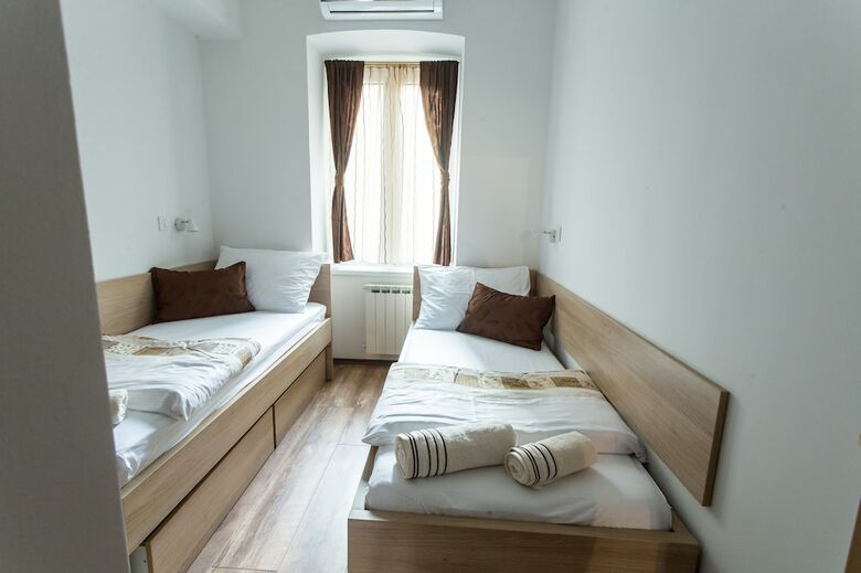 Hostal Guesthouse Bed 4 You