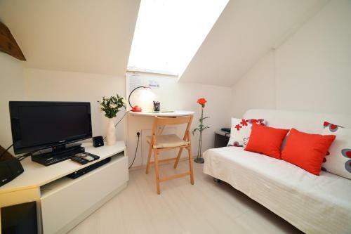 Studio Apartment White