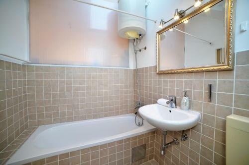 Studio Apartment White