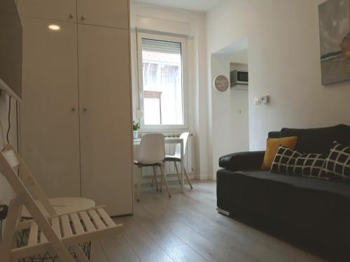 Apartment 52