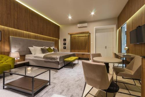 De?man Luxury Apartments