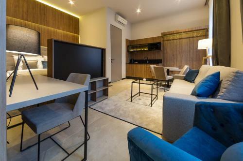 De?man Luxury Apartments