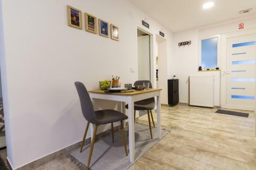 Hostal Apartment Complex Recek