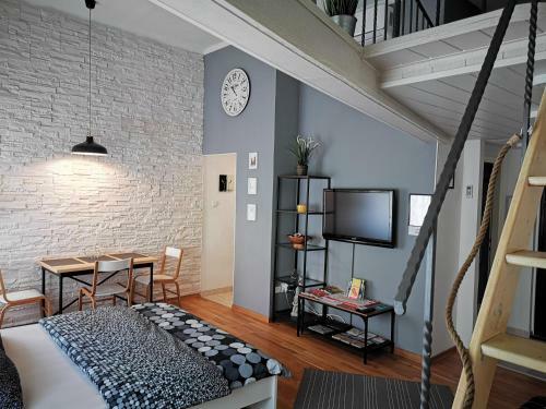 All In 9 Apartment