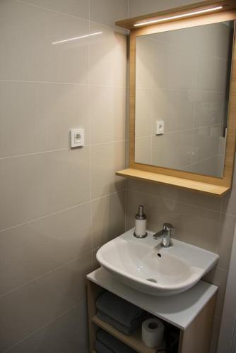 Apartments With Wifi Zagreb - 15952
