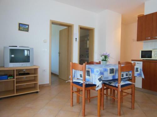 Anita's Terrace Apartment